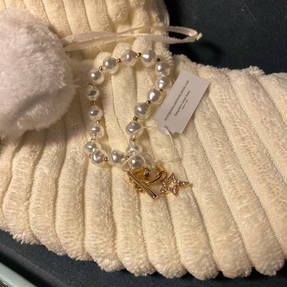 NWT ⭐️ MCKENNA BRACELET HAND BEADED PEAR WITH STAR DAINTY CUTE GIRL - Picture 2 of 6